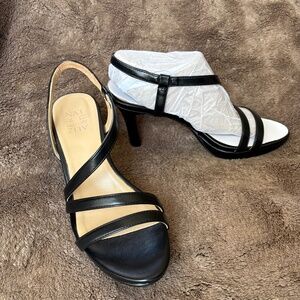 women's Naturalizer Brenta, Black smooth heels 9.5 M